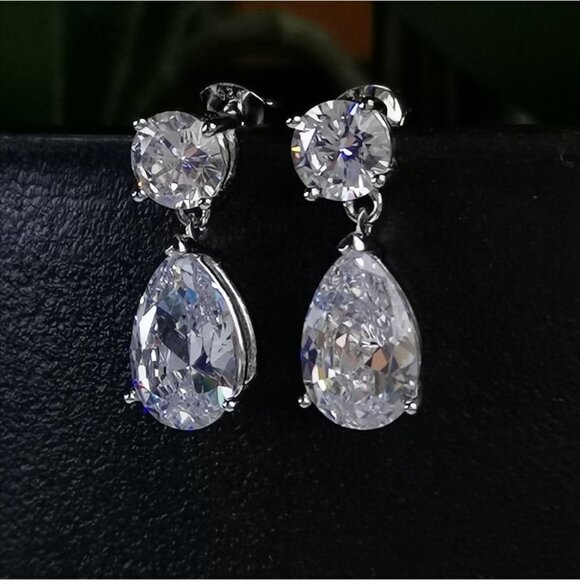 Exceptional Sterling Silver CZ dangle drop earrings - Picture 3 of 8